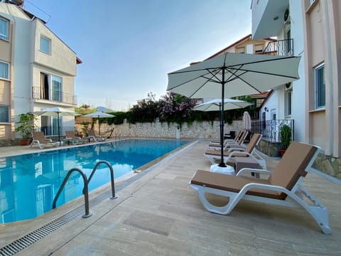 Property building, Garden, Swimming pool