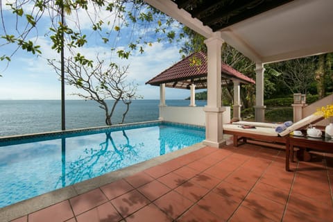 Day, Natural landscape, View (from property/room), Pool view, Sea view, Swimming pool, sunbed