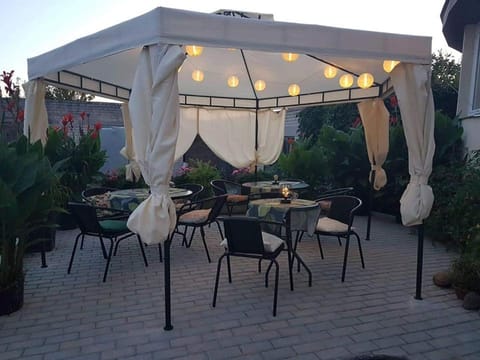 Patio, Lounge or bar