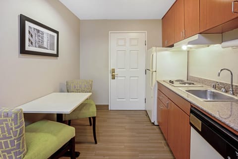 La Quinta Inn & Suites by Wyndham The Woodlands Spring Hotel in Harris County