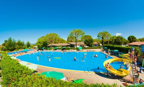 Day, Pool view, Swimming pool, group of guests