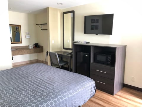 Simply Home Inn & Suites - Riverside Motel in Riverside