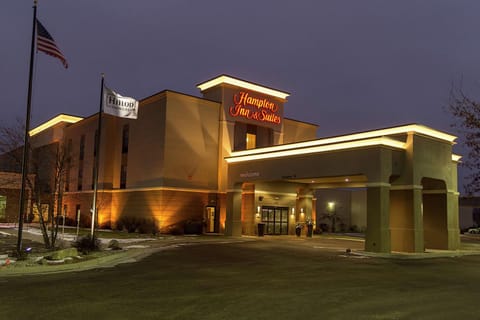Hampton Inn and Suites Alexandria Hotel in Alexandria