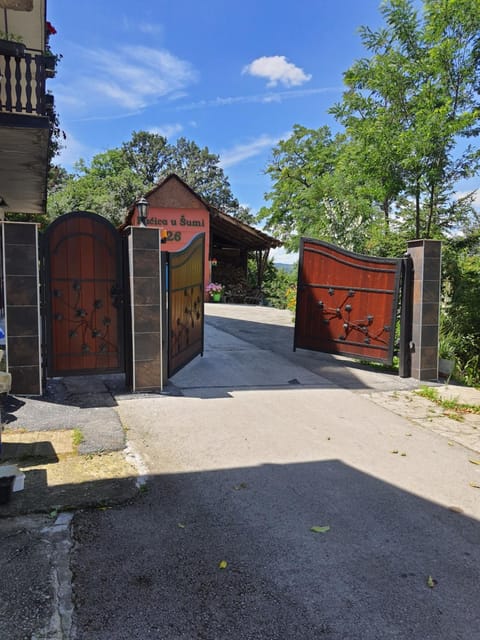 Property building, Patio, Facade/entrance, Day, Neighbourhood, Street view