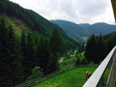 Garden, Balcony/Terrace, Mountain view