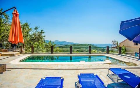 On site, Mountain view, Pool view