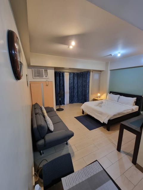 Palm Tree Condos near MNL Airport Terminal 3 by ELR Condominio in Pasay