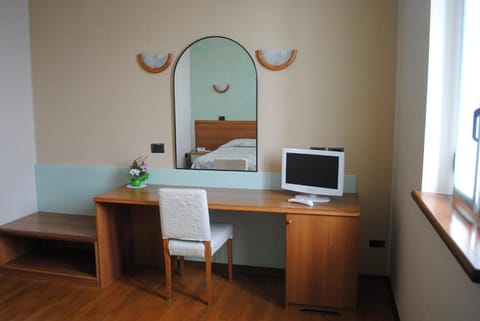 Bedroom, hair dresser