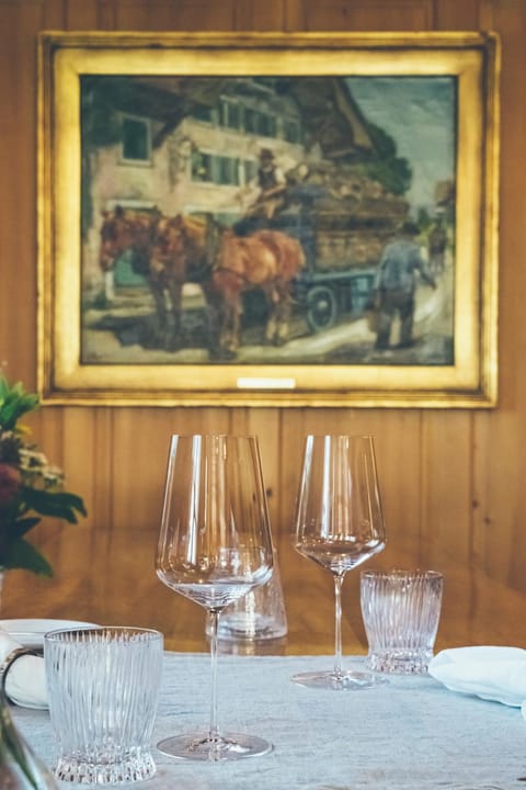 Restaurant/places to eat, Restaurant/places to eat, Food close-up, People, Dinner, Drinks, Alcoholic drinks, Non alcoholic drinks, Family