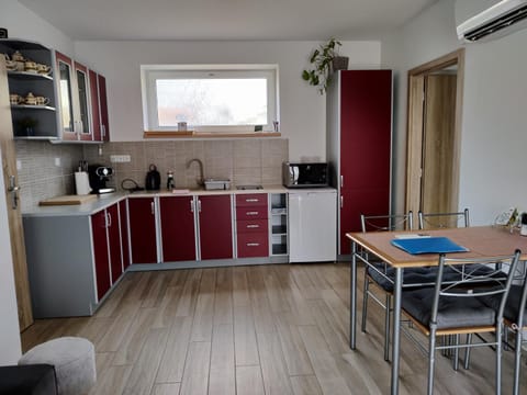 Apartman pod lipou - samostatny objekt Apartment in Lower Silesian Voivodeship