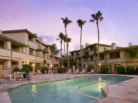 Private Resort Community Surrounded By Mountains w/3 Pool-Spa Complexes, ALL HEATED & OPEN 24/7/365! House in Phoenix