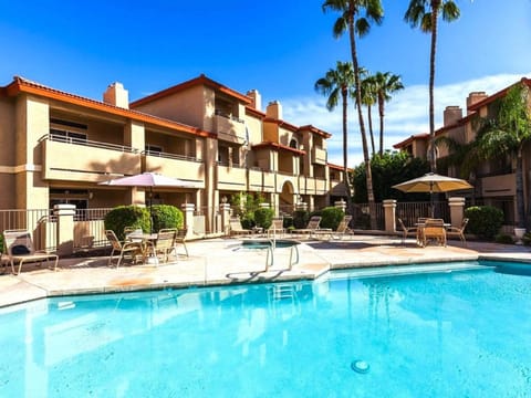 Private Resort Community Surrounded By Mountains w/3 Pool-Spa Complexes, ALL HEATED & OPEN 24/7/365! House in Phoenix