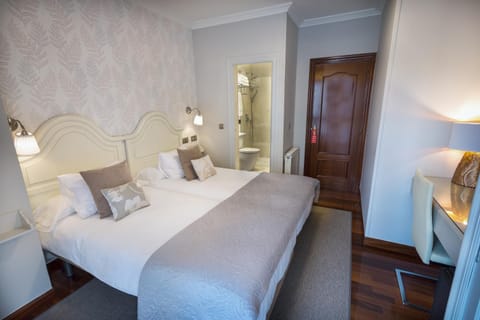 Cuatro Caminos Rooms Bed and Breakfast in Torrelavega