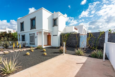 Casa ERNESTO Villa in Playa Blanca