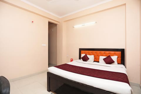 OYO Rn 32 Hotel in Noida