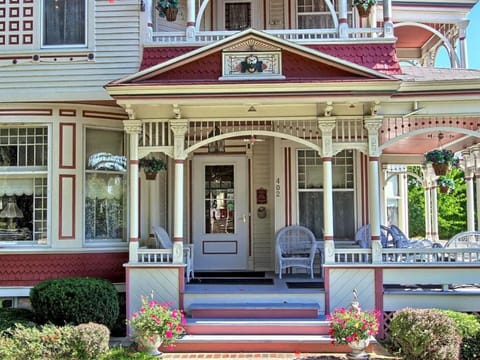 Grand Victorian B&B Inn Bed and Breakfast in Bellaire