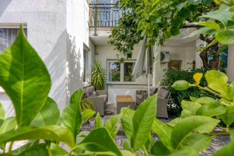 Property building, Patio, Spring, Garden, Garden view