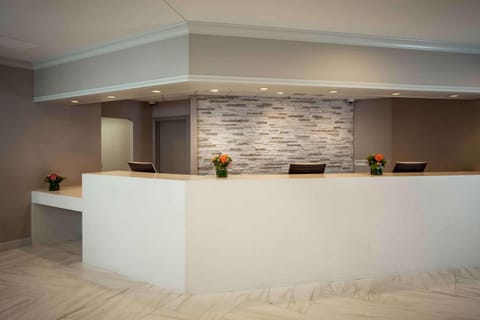 Hilton Suites Brentwood Hotel in Brentwood