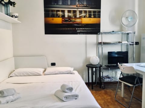 Cozy Central Studio - Porta Romana Condo in Milan