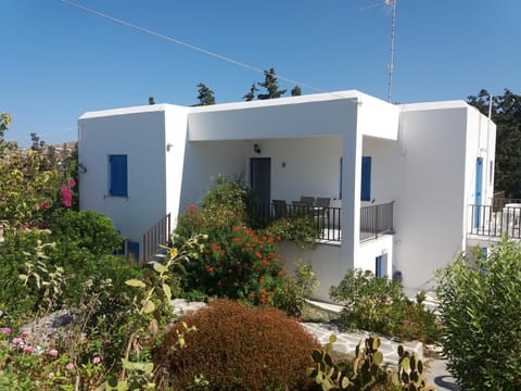 Bizas Rooms & Studios Bed and Breakfast in Paros