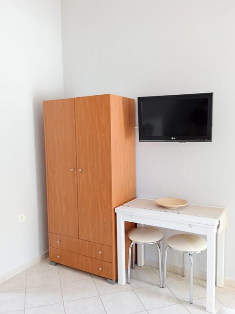 TV and multimedia, wardrobe