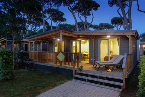 hu Park Albatros Village Campground/ 
RV Resort in San Vincenzo