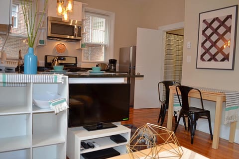 Gorgeous 2 bed best North End location w parking Condominio in North End Boston