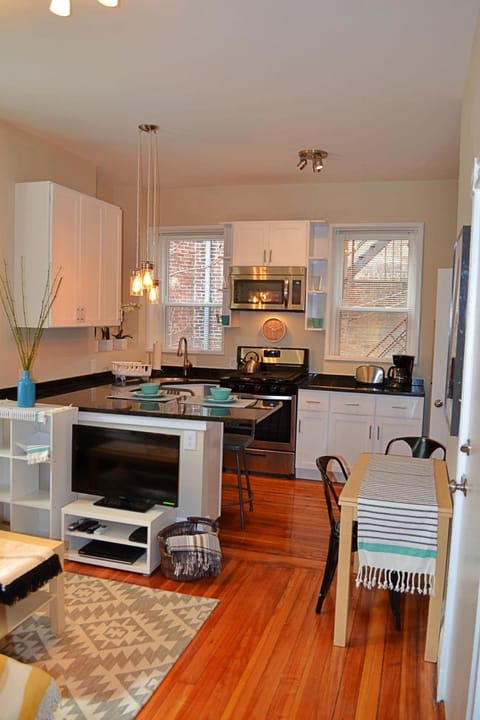 Gorgeous 2 bed best North End location w parking Apartment in North End Boston