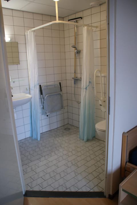 Bathroom, Photo of the whole room