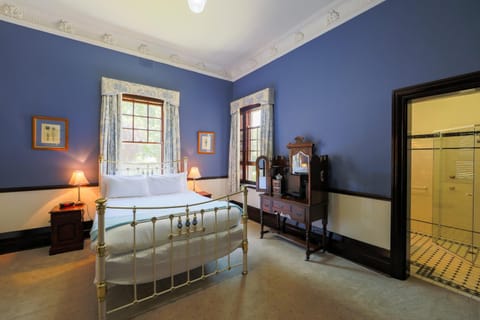 Petersons Armidale Winery and Guesthouse Bed and Breakfast in Armidale