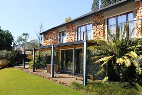 Serene Place Guest House & Conference Venue AFFORDABLE LUXURY WITH BACKUP POWER Übernachtung mit Frühstück in Roodepoort
