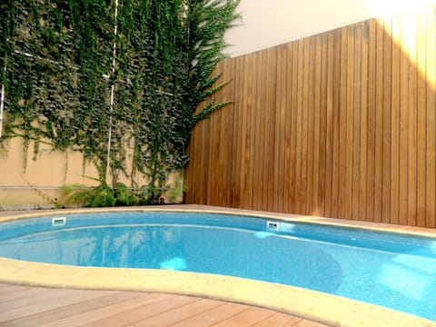 LOFT luxe hyper centre: terrasse/piscine/ salle de sport Bed and Breakfast in Bordeaux
