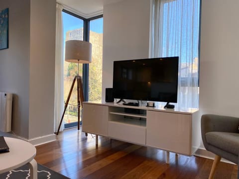 Urban's Large 2 bed, 2 bath luxury apartment with secure parking Apartment in Oxford