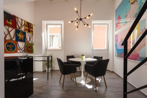Seating area, Dining area