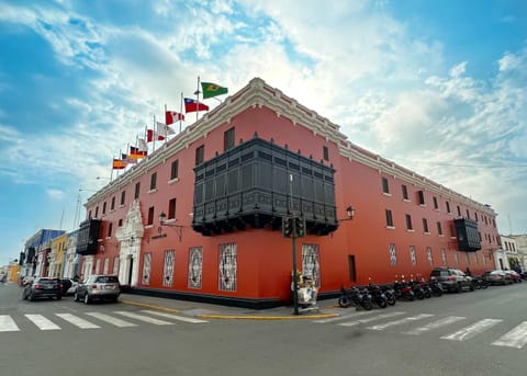 Property building, Day, Neighbourhood, Street view, Location