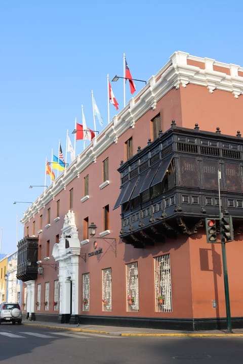 Property building, Day, Neighbourhood, Landmark view, Street view, Location