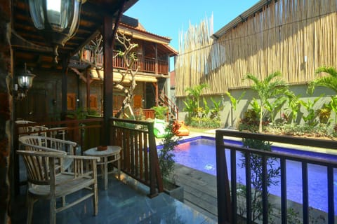 Property building, Balcony/Terrace, Pool view, Swimming pool, Swimming pool