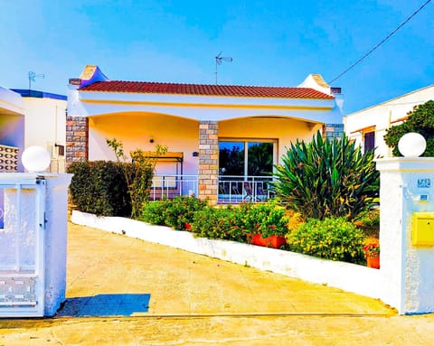 Property building, Facade/entrance, Summer, View (from property/room), Garden view, Sea view, Street view, Quiet street view