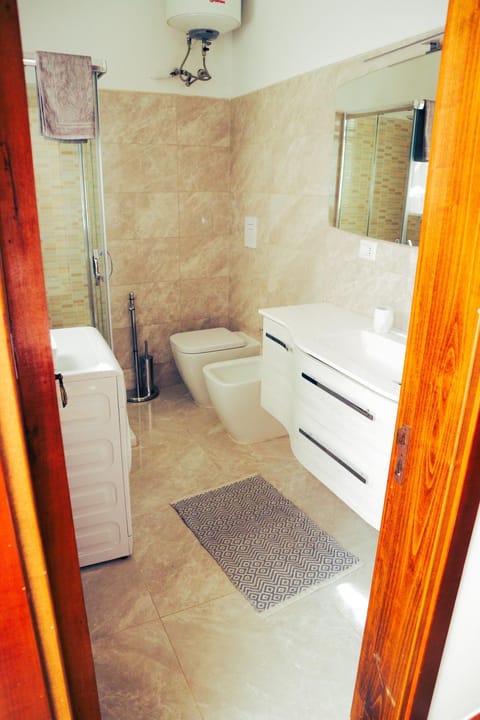 Shower, Toilet, Bathroom, Landmark view, Area and facilities, bidet, hair dryier, internet, soundproof, towels, laundry, washing machine