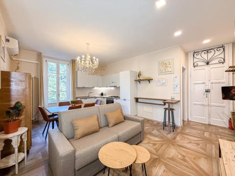 Living room, pet friendly