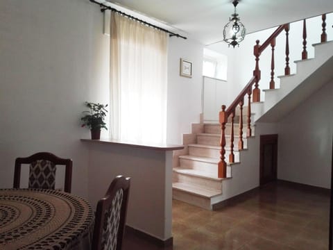 Communal lounge/ TV room, Library, Balcony/Terrace, Photo of the whole room, Dining area, On site