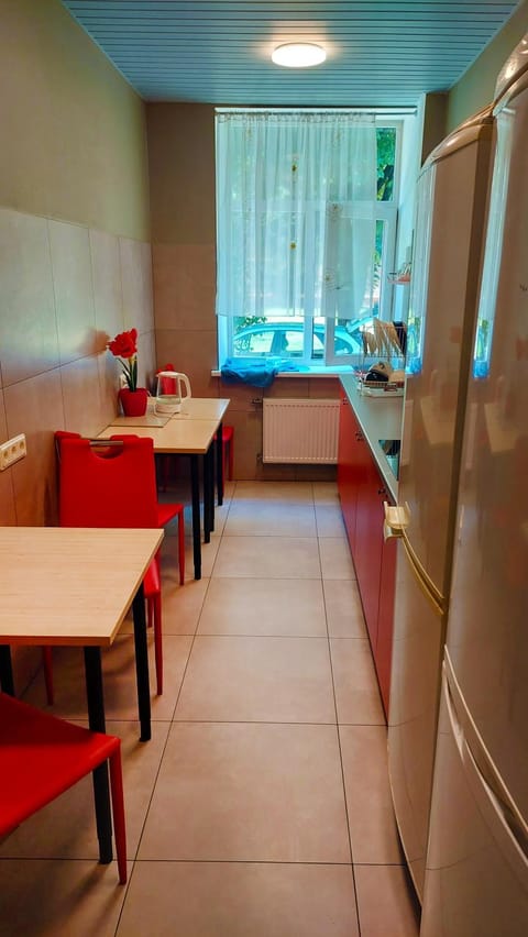 Kitchen or kitchenette, Dining area, minibar, pet friendly