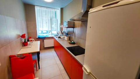 Kitchen or kitchenette, Dining area, minibar, pet friendly, stove, toaster