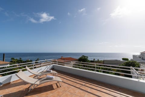 Day, Natural landscape, View (from property/room), Balcony/Terrace, Sea view, sunbed