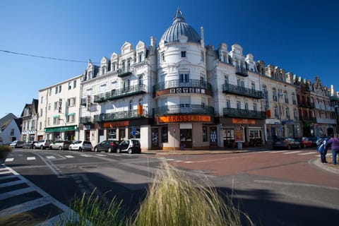 Restaurant/places to eat, Facade/entrance, Lobby or reception, Lounge or bar