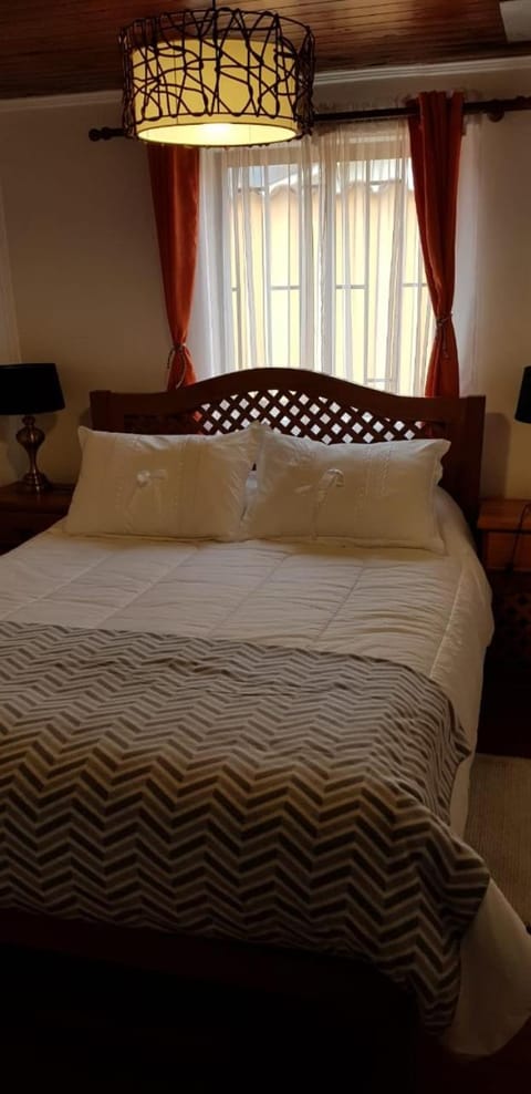 Hostal Casa Amarilla San Vicente de Tagua Tagua Bed and Breakfast in O'Higgins, Chile