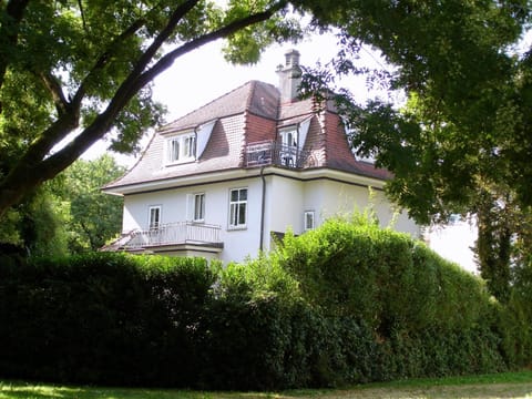 Villa Am Rosenfelspark Condo in Lörrach