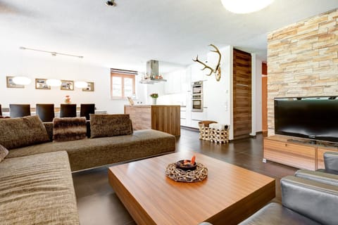 TV and multimedia, Kitchen or kitchenette, Living room, Photo of the whole room, Seating area, flat iron