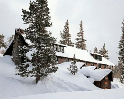 Facade/entrance, Winter