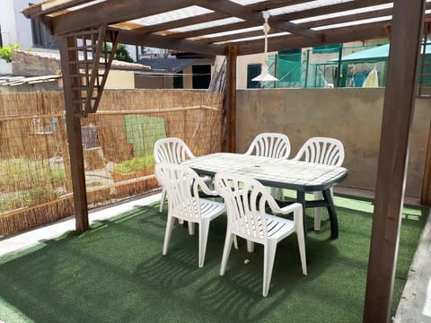 Seating area, Dining area